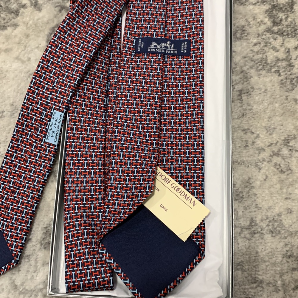 *SOLD*🔥🔥NWT Hermes Paris Red/ Blue H Tie - Picture 2 of 2
